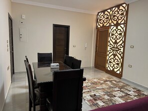Dining - Elite House: Elegant & Spacious 3BR Apartment 2 –  Mall of Arabia (Giza Governorate)