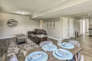 Interior - Garden-level Hendersonville Apt: 20 Mi to Broadway (Hendersonville)