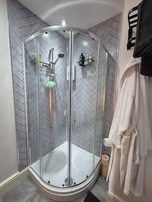 Bathroom - The Den @ Chartridge, Apartment in the beautiful South Shropshire countryside (Craven Arms)