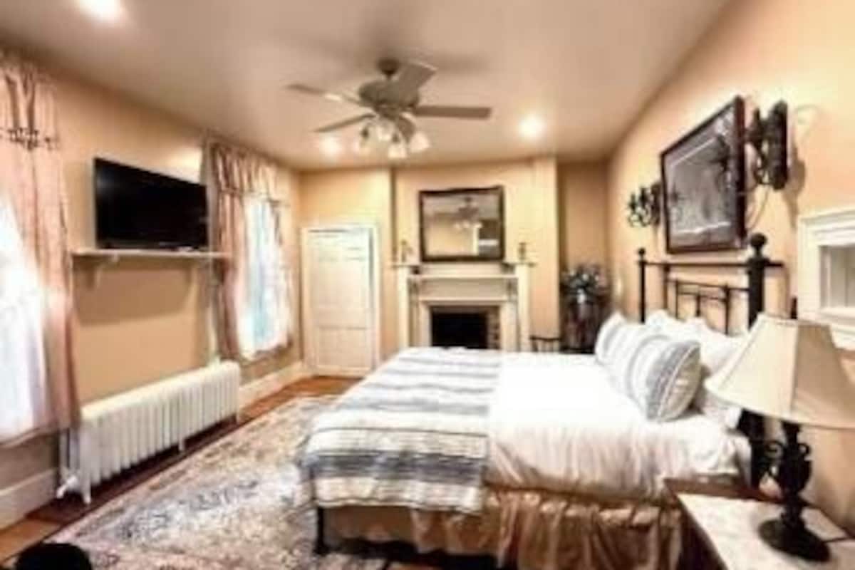 Blackout curtains, free WiFi, bed sheets
