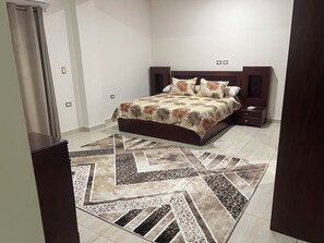 3 bedrooms, iron/ironing board, WiFi, bed sheets - Elite House: Prime 3BR Residence – Mall of Arabia (Giza Governorate)