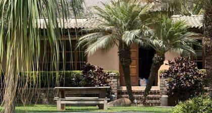 w Spacious 5BR Retreat Pool BBQ Games