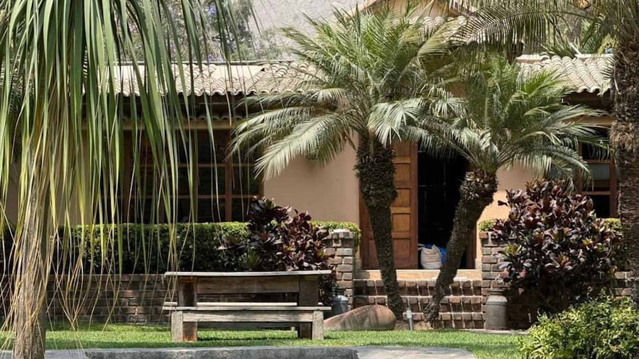 w Spacious 5BR Retreat Pool BBQ Games