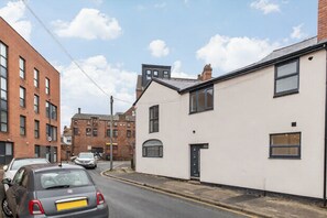 Exterior - 5 Min walk to Nottingham's Vibrant Bars, Restaurants, Pubs, Theatres, & Clubs (Nottingham)