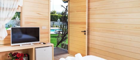 Grand Room, Garden View | In-room safe, blackout drapes, free WiFi