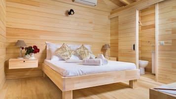Grand Room, Garden View | In-room safe, blackout drapes, free WiFi