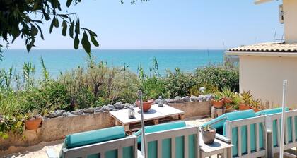 BLUE ESCAPE - Beachfront Privacy for Groups (12+ yrs)