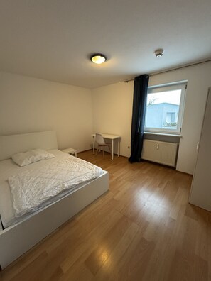 Room - Beautiful 3 room apartment on the first floor with terrace and garden area (Deggendorf)