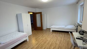 3 bedrooms, iron/ironing board, WiFi, bed sheets