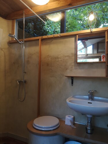 Tiny House auf Bauernhof im Piemont: Natur, Wald und Ruhe für deinen Urlaub