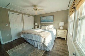 Room - Lux Oceanview-1 blk to Ocean-Comfy King bed- Full equipped kitchen-Beach chairs (Ocean City)