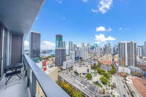 Property grounds - 501 First Miami Condo | Rooftop Pool + Gym (Miami)