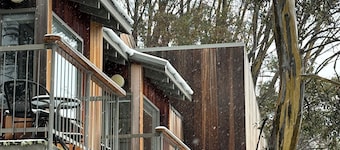 cabin21 riverside - romantic ski chalet accommodation in Thredbo village