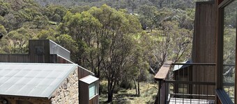 cabin21 riverside - stylish loft cabin on-snow in Thredbo