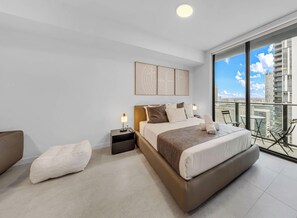 Iron/ironing board, travel cot, WiFi, bed sheets - Brand New Skyline Condo - Luxury Amenities (Miami)