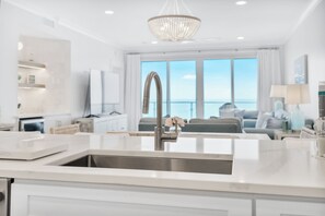 Interior - Incredible condo, Newly Renovated Gulf-Front Luxury with Stunning Views. (Destin)