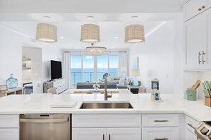 Interior - Incredible condo, Newly Renovated Gulf-Front Luxury with Stunning Views. (Destin)