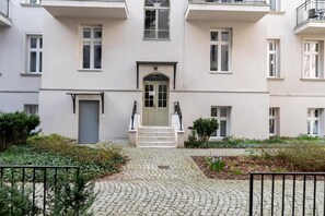 Studio, Garden View | Exterior - Malila Apartments Starowiślna 35 (Kraków)