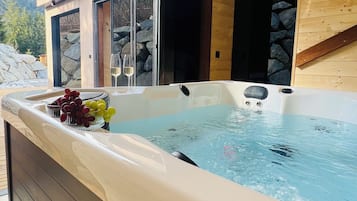 Bồn tắm spa trong nhà