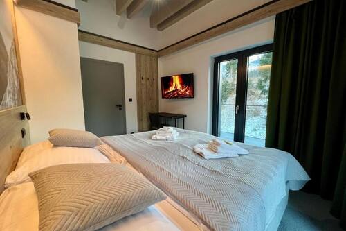Deluxe Apartment, Balcony, Mountain View | Memory foam beds, cribs/infant beds, free WiFi, bed sheets