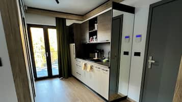 Apartamento superior, balcón, vistas a la montaña | Cocina privada