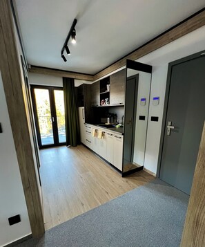 Apartamento superior, sacada, vista para a montanha | Cozinha privada