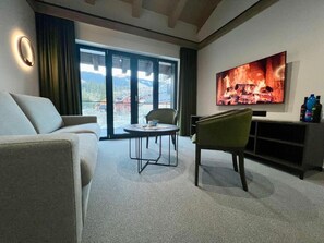 华丽公寓, 阳台, 山景 | 起居区