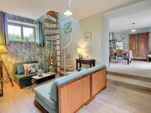 House | Living room - Stunning Holiday Cottage in Neulliac (Neulliac)