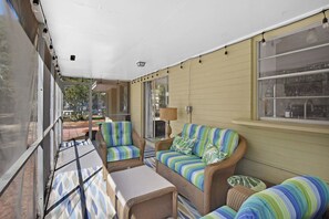 Terrace/patio - Beach Buzz: 4  BR, 2  BA House in Jekyll Island, Sleeps 8 (Jekyll Island)