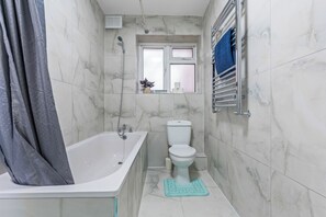 Bathroom - Lovely 1 BR Flat Near Elephant & Castle Station (London)