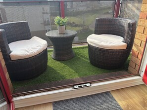 Terrace/patio - The Kingcraig - coastal apartment with balcony . (Ayr)