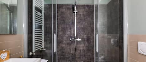 Shower, bidet, towels