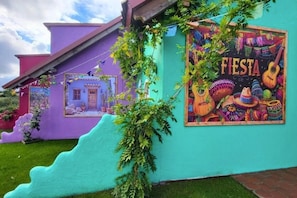 A building with vibrant exterior colors and a mural depicting a festive scene with the word 'FIESTA' prominently displayed. - Comfortable Mexican-style Holiday Home (Ustka)