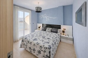Apartment - Pleasant Beachfront Attic Retreat (Roquetas de Mar)