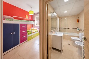 Apartment - Pleasant Beachfront Attic Retreat (Roquetas de Mar)