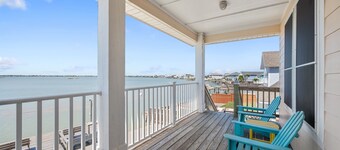 Waterfront Home Sunset Views, Pool & Pier
