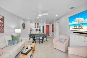 Living area - Reel Hip!! (Marathon)