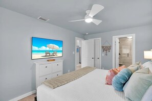 1 bedroom, iron/ironing board, WiFi, bed sheets - Reel Hip!! (Marathon)