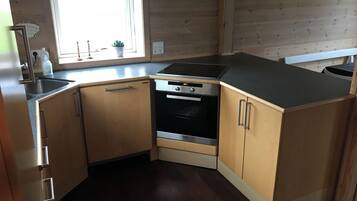 Nhà cơ bản, quang cảnh biển, cạnh núi | Bếp riêng