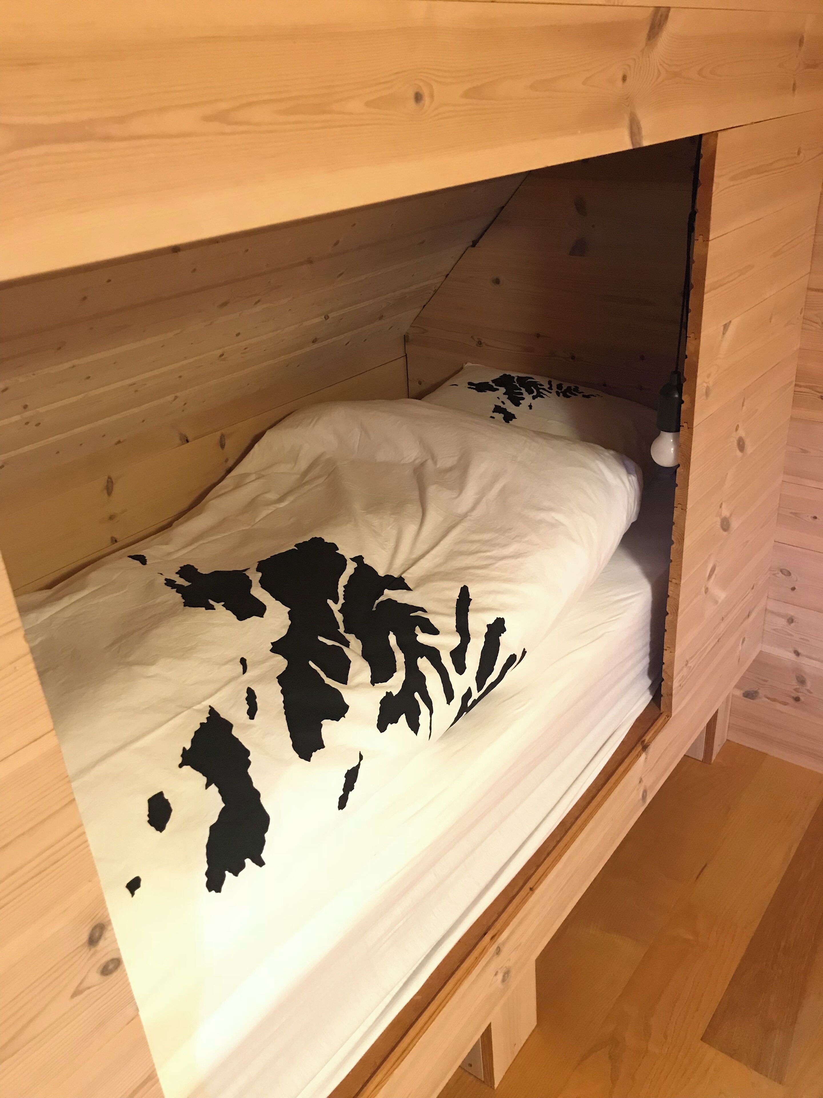 Casa bàsica, vistes a l'oceà, al costat de la muntanya