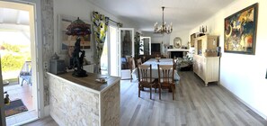 Dining - Vrbo Property (payrac)