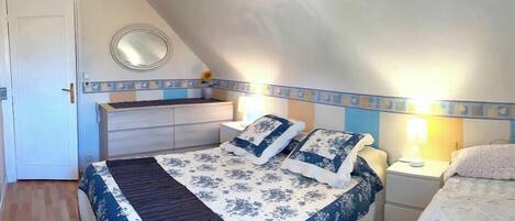 5 bedrooms, iron/ironing board, Internet, bed sheets