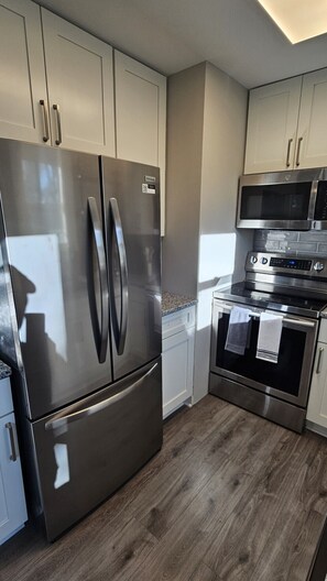 Private kitchen - Intown Awesome Remodeled Modern Townhome (North Augusta)