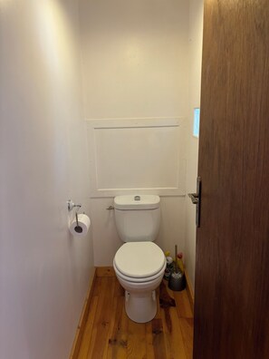 Hårtørrer, håndklæder, Sæbe, Toiletpapir