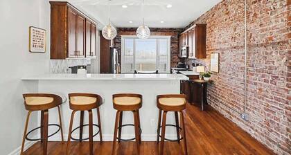 Heartland Haven Brownstone / Brick Charm - Midtown