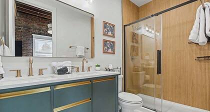 Heartland Haven Brownstone / Brick Charm - Midtown