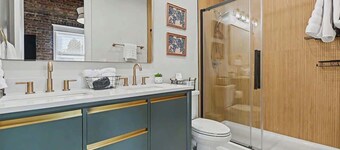 Heartland Haven Brownstone / Brick Charm - Midtown