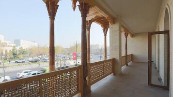 Kahden hengen standard-huone (kaksi sänkyä), parveke, kaupunkinäköala | Ulkoalueet