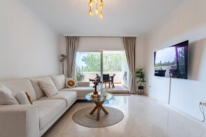 Living room - Cosy Holiday Apartment in Elviria, Marbella (Marbella)