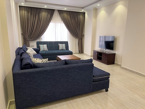 Elite House: Elegant & Spacious 3BR Apartment 1 – Mall of Arabia